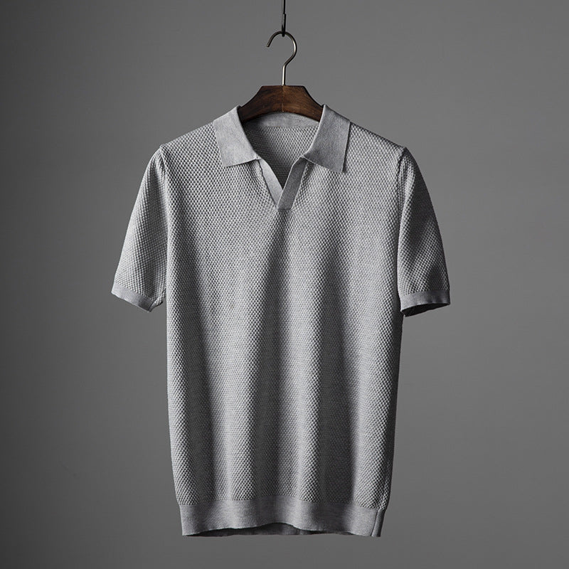 Versatile men's short-sleeve polo shirt, comfortable & tailored for a smart look.