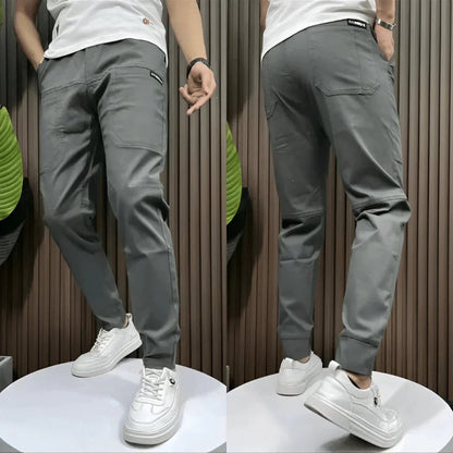 Stylish men's slim fit cargo pants with functional pockets, ideal for a versatile everyday casual look.