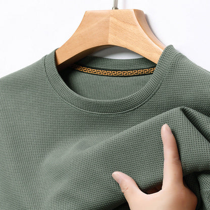 Man in textured short-sleeve t-shirt, highlighting relaxed fit, everyday comfort & casual style.