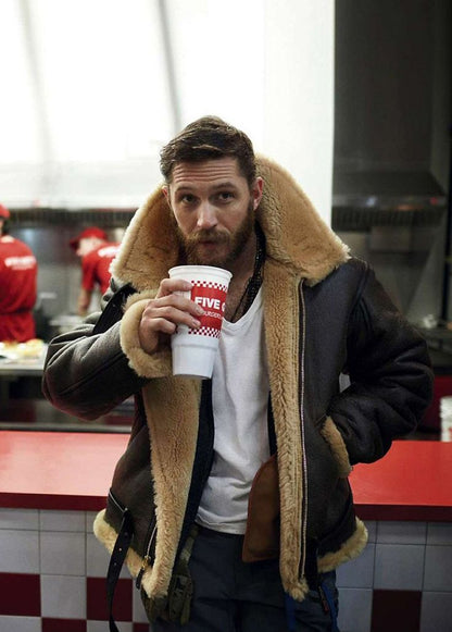 Versatile men's stylish coat, sophisticated design for effortless elegance and fashion.