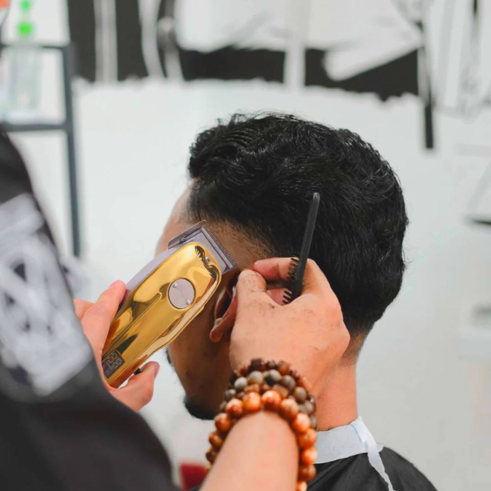 Men's gold rechargeable hair clippers and shaver, a versatile 3-in-1 kit for all grooming needs.