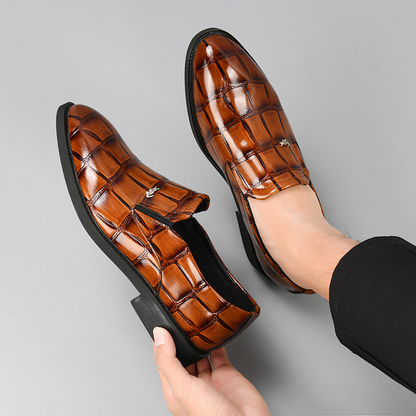 Stylish lightweight men's loafers, featuring a contemporary design perfect for modern business & formal fashion.