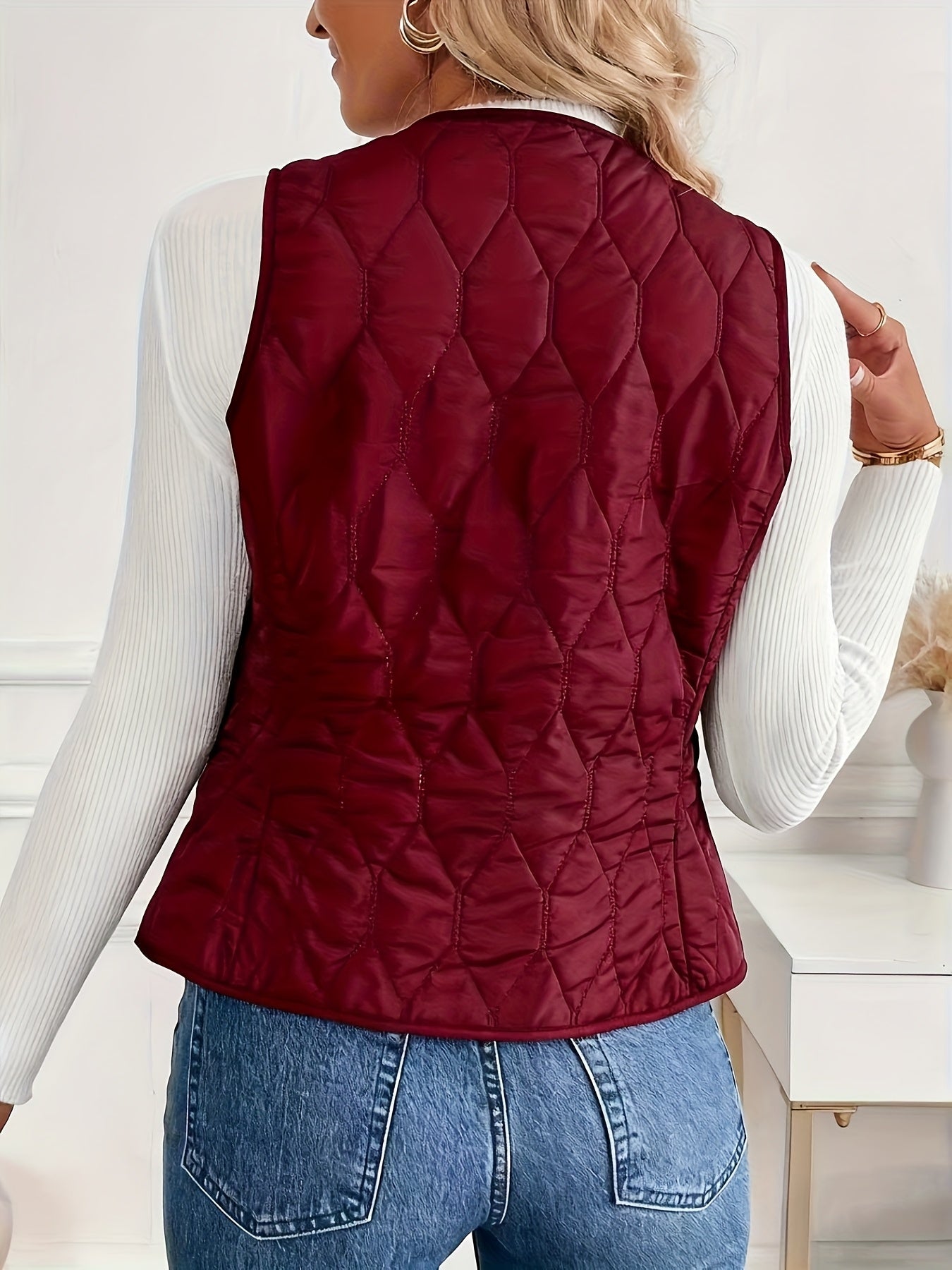 Men's stylish outerwear: Quilted bomber vest with cozy sherpa lining. Great for layering & warmth.