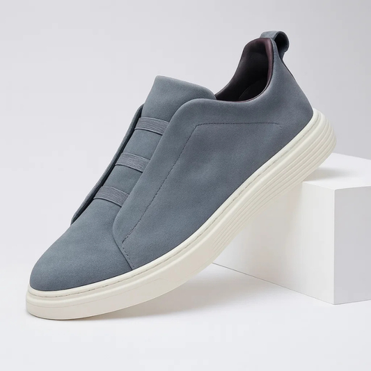 Men's refined casual sneakers, perfect for everyday style & comfort. Black leather, lace-up design.