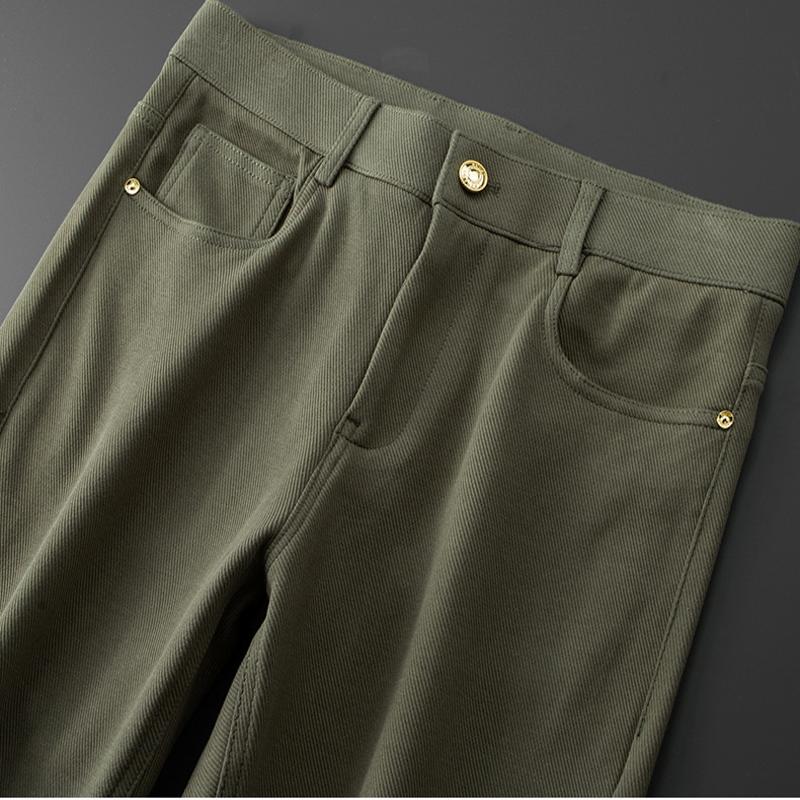 Men's structured refined fit jeans in a versatile color, offering comfort and style.