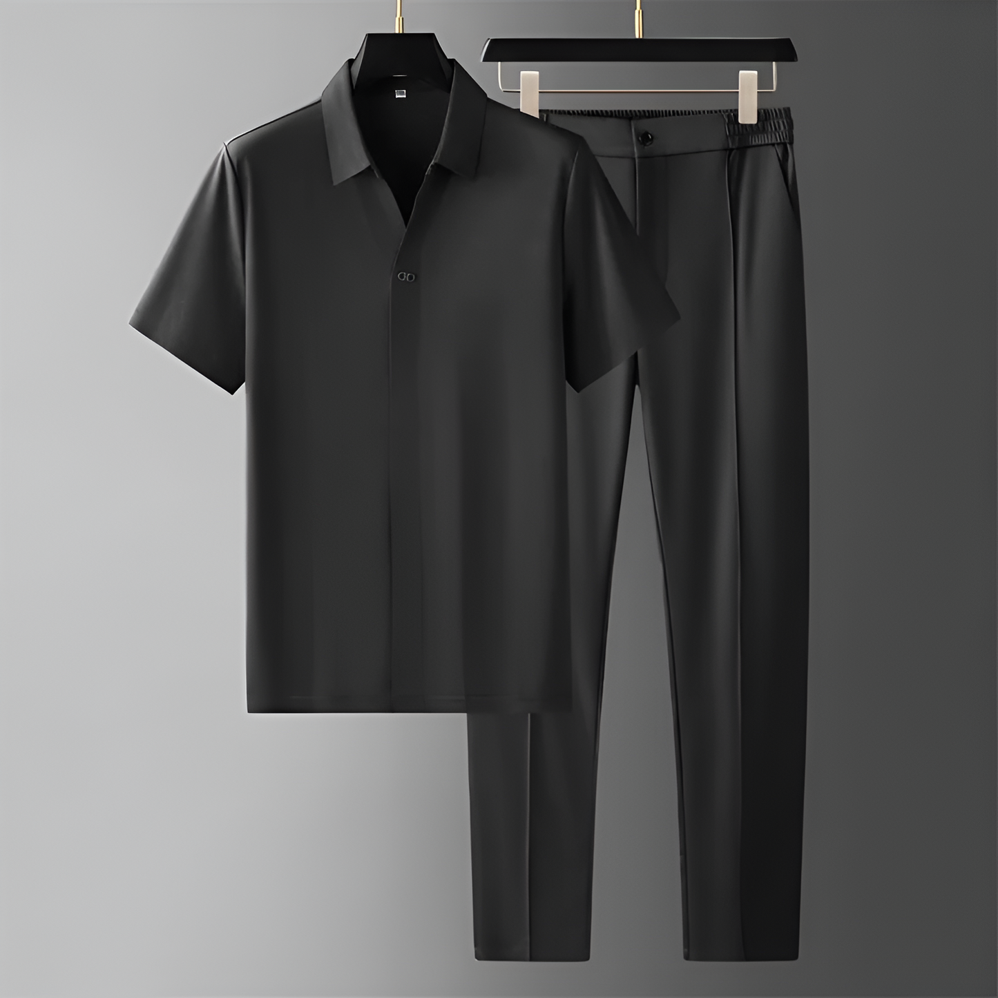 Stylish men's fashion: relaxed fit two-piece loungewear set, perfect for casual day-to-day wear.