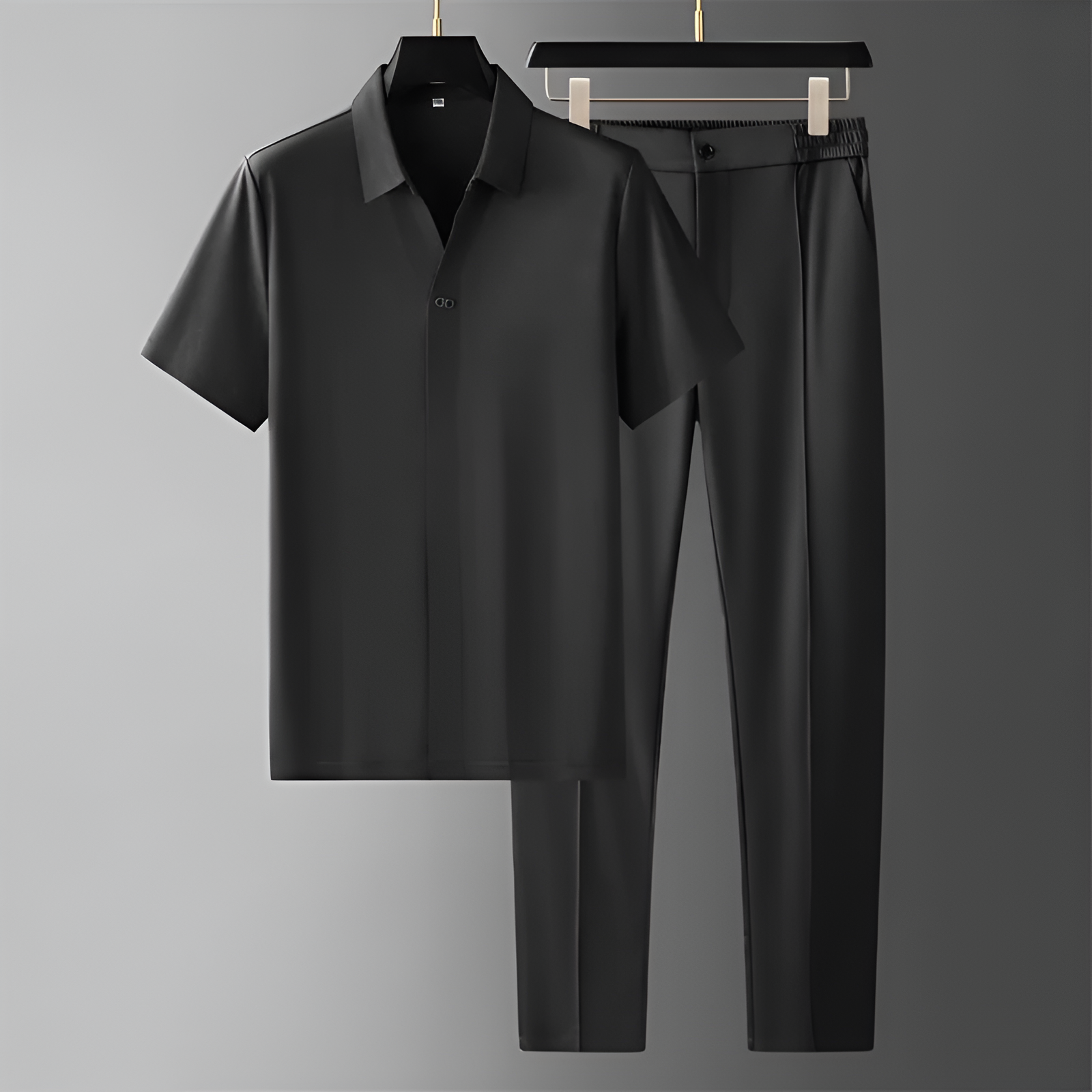 Stylish men's fashion: relaxed fit two-piece loungewear set, perfect for casual day-to-day wear.