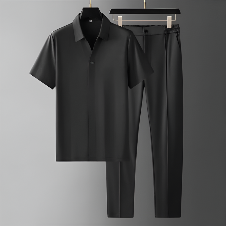 Stylish men's fashion: relaxed fit two-piece loungewear set, perfect for casual day-to-day wear.