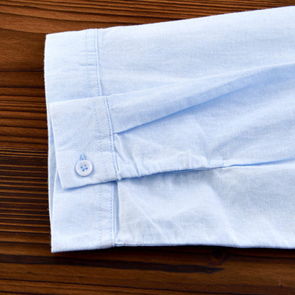 Breathable men's shirt, relaxed fit, ideal for warm weather casual outfits and everyday comfort.