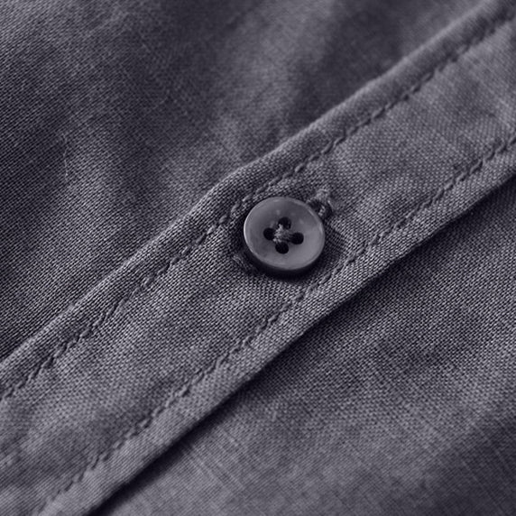 Casual men's warm weather shirt, relaxed fit and breathable, a comfortable button-down for daily wear.