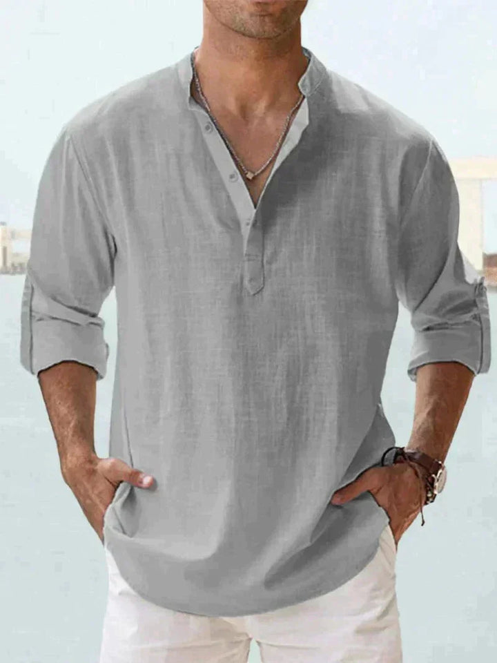 Classic men's casual long sleeve button-down shirt, ideal for summer and relaxed everyday fashion.