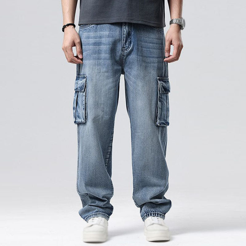 Street style men's relaxed fit cargo jeans, featuring deep utility pockets for a modern urban look.