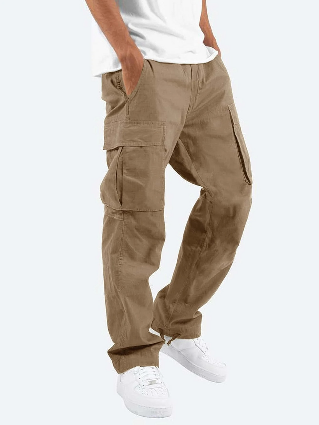 Stylish men's relaxed fit cargo pants featuring practical utility pockets for modern casual fashion.