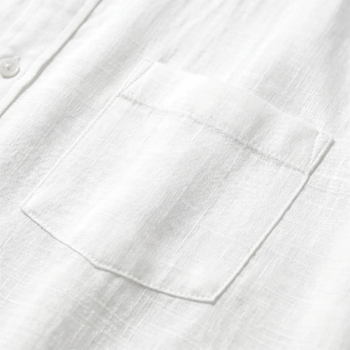 Versatile men's casual short-sleeve shirt with a relaxed fit, perfect for summer fashion.