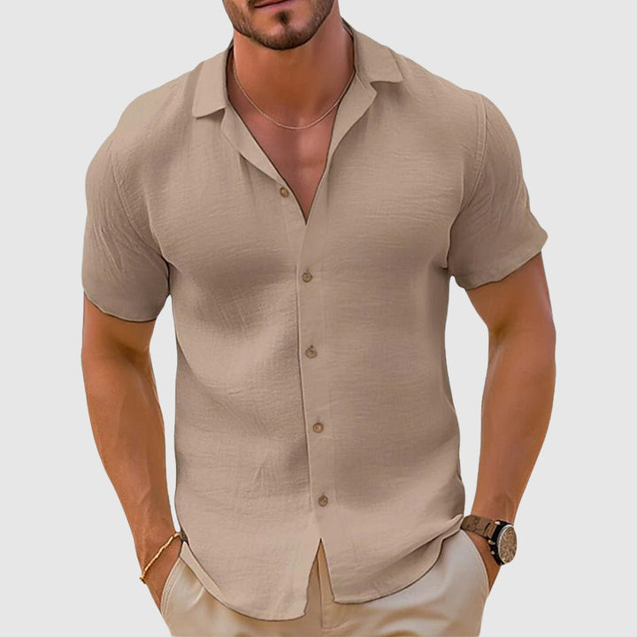 Men's relaxed collar short sleeve casual shirt, ideal for summer everyday wear.