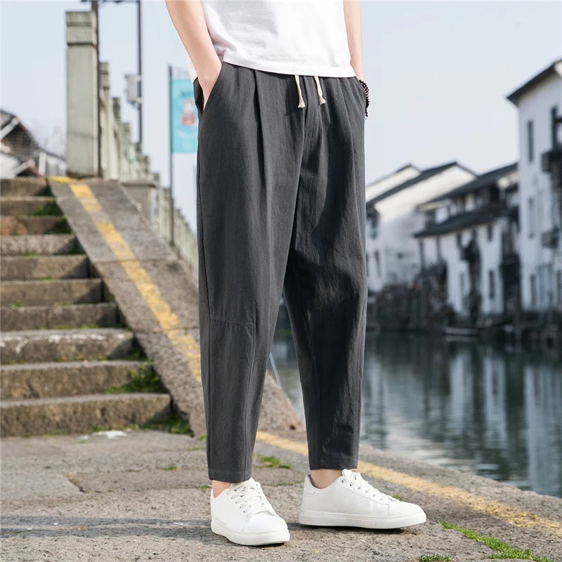 Comfortable men's drawstring pants in a relaxed fit. Effortless everyday style for ultimate comfort.