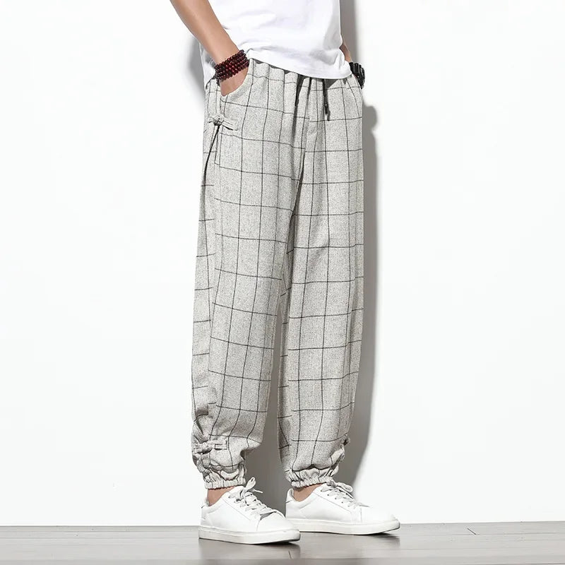 Versatile men's comfort pants in a relaxed fit, ideal for everyday style & casual outfits.