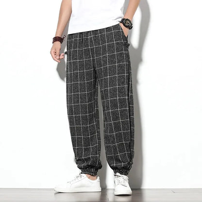 Stylish men's relaxed fit trousers, offering comfort and versatility for daily casual wear.