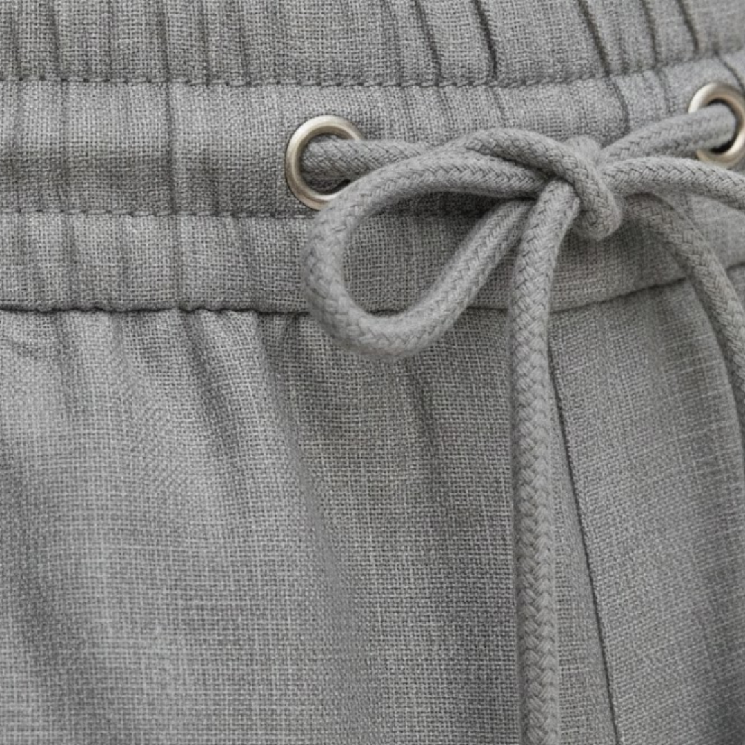 Ultimate comfort: Men's relaxed fit drawstring summer shorts, knee-length, versatile for casual fashion.