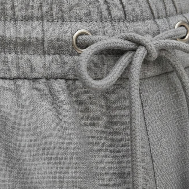 Ultimate comfort: Men's relaxed fit drawstring summer shorts, knee-length, versatile for casual fashion.