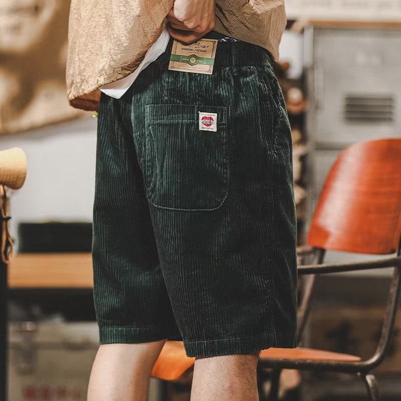 Casual men's summer travel shorts, relaxed fit for everyday comfort.