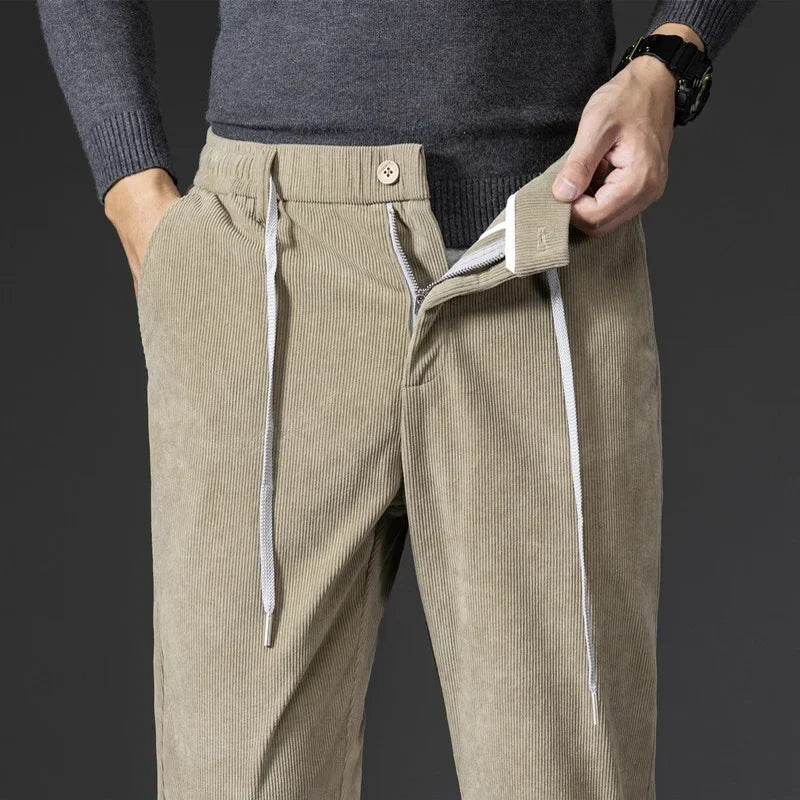 Modern men's apparel: relaxed fit pants with elastic waist & drawstring, suitable for casual everyday style.