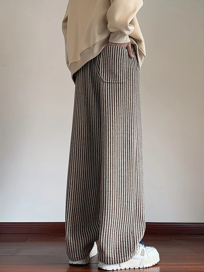 Men's comfortable lounge pants, relaxed fit in herringbone design, ideal for casual and home wear.
