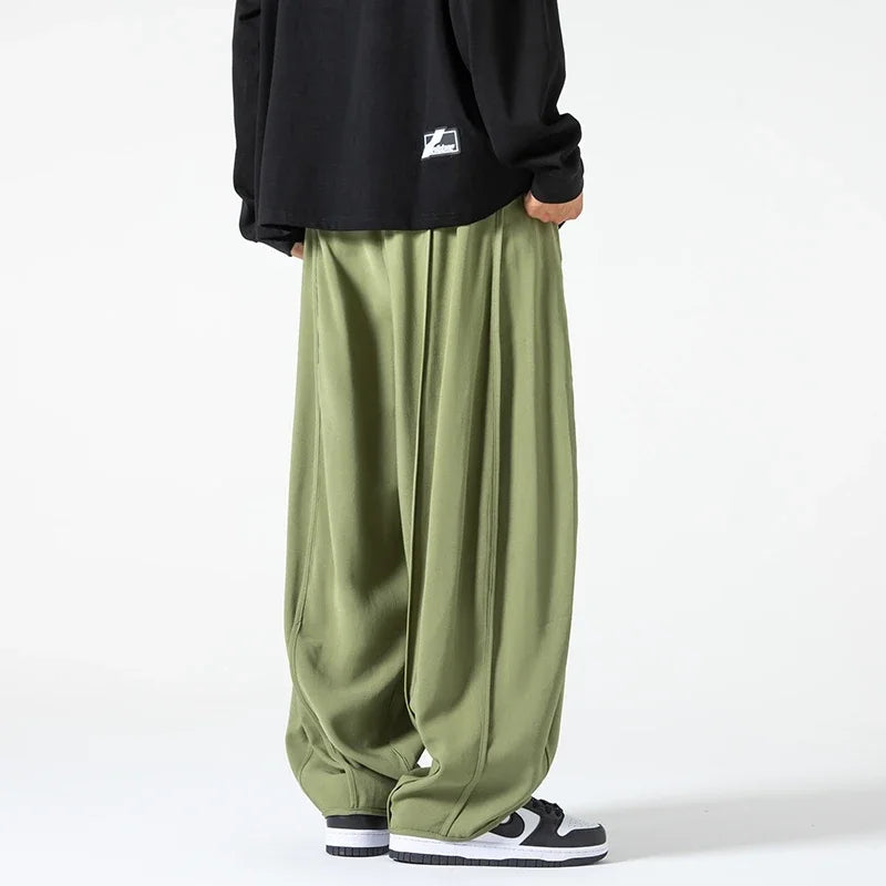 Stylish men's relaxed fit pants, designed for all-day comfort. Soft fabric, perfect for versatile casual wear.