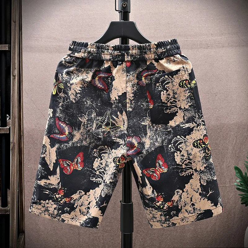 Stylish men's patterned shorts, relaxed fit, perfect for beachwear & summer fashion.