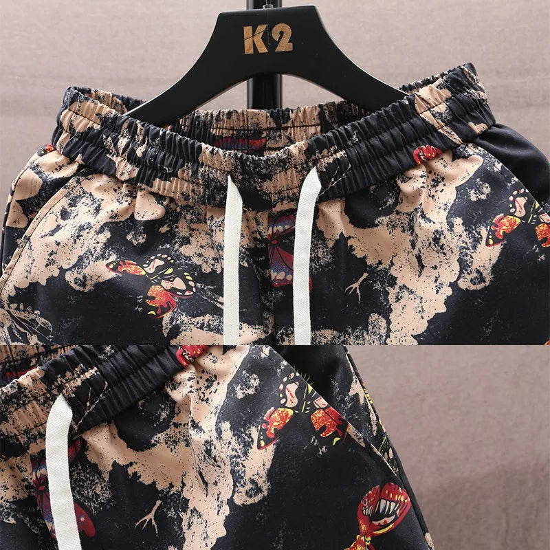 Comfortable men's printed shorts with relaxed fit, featuring stain & fade resistance.