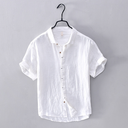 Stylish men's casual short-sleeve button-down shirt with a relaxed fit for summer fashion.