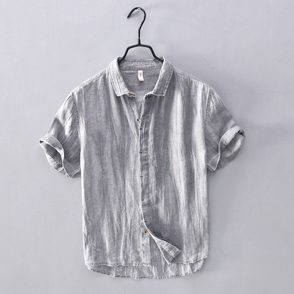 Comfortable men's relaxed fit short-sleeve summer shirt, ideal for a laid-back look.