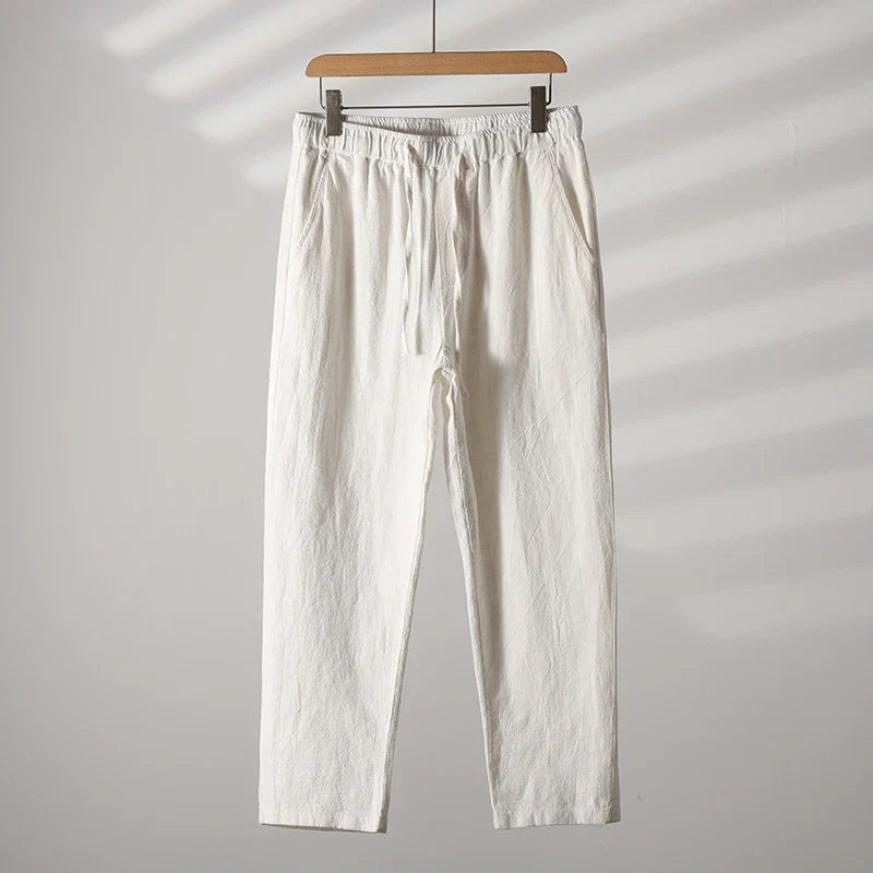 Detailed view of men's relaxed fit summer casual pants, highlighting comfortable fabric & versatile design.
