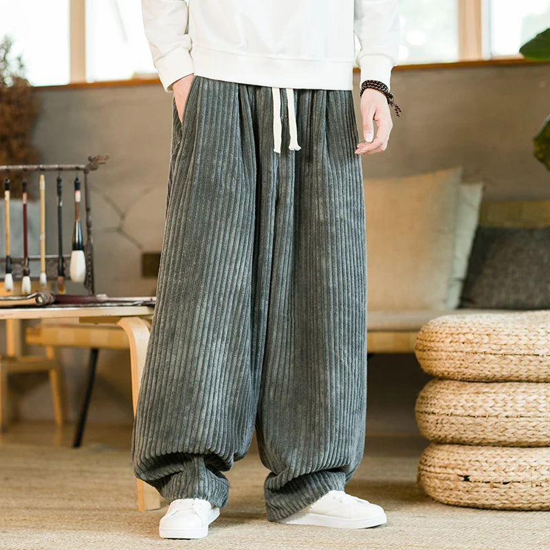 Man wearing relaxed fit casual pants, ideal for comfortable everyday style, weekend activities & lounging.