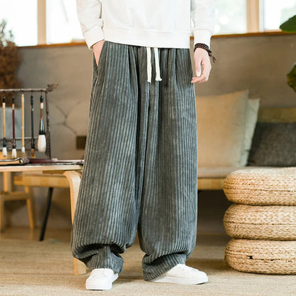 Man wearing relaxed fit casual pants, ideal for comfortable everyday style, weekend activities & lounging.