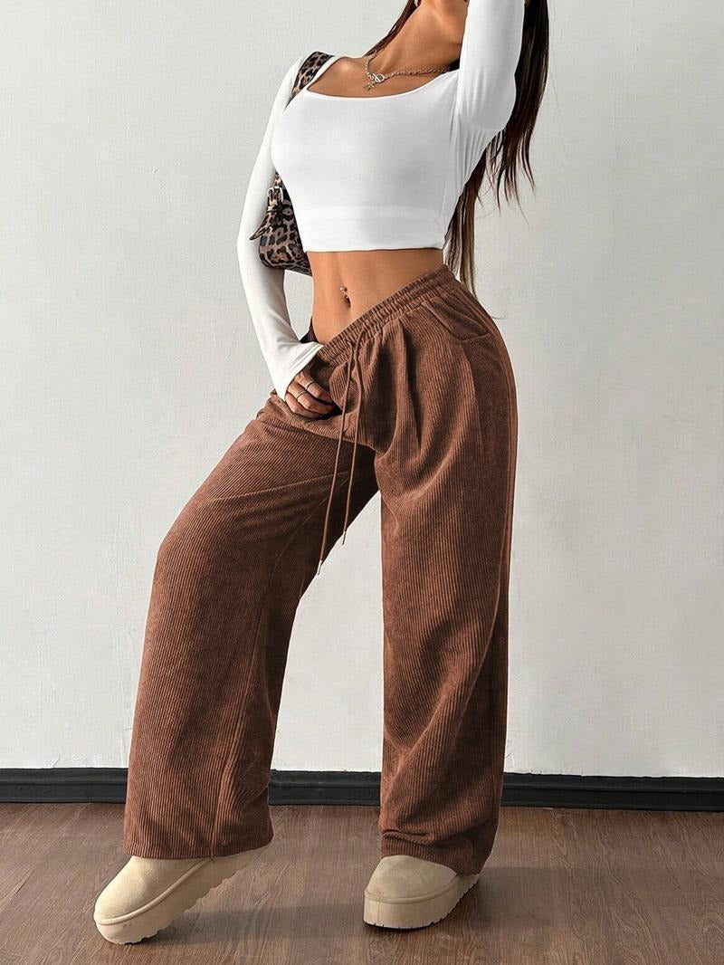 Men's relaxed fit wide-leg casual trousers for effortless comfort and everyday fashion.