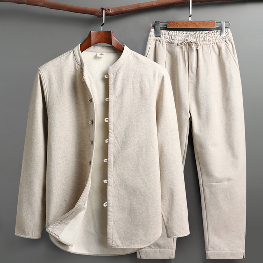 Men's relaxed Kyoto lounge set in breathable fabric; comfortable homewear with mandarin collar for leisure.