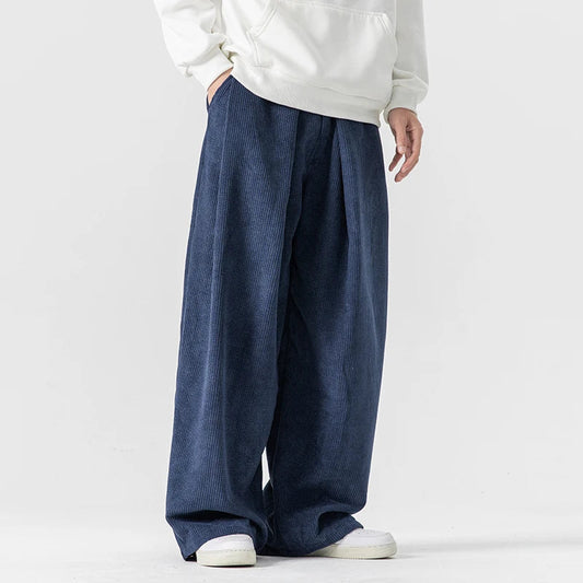 Men's relaxed wide-leg trousers in a casual style, perfect for everyday comfort and effortless wear.