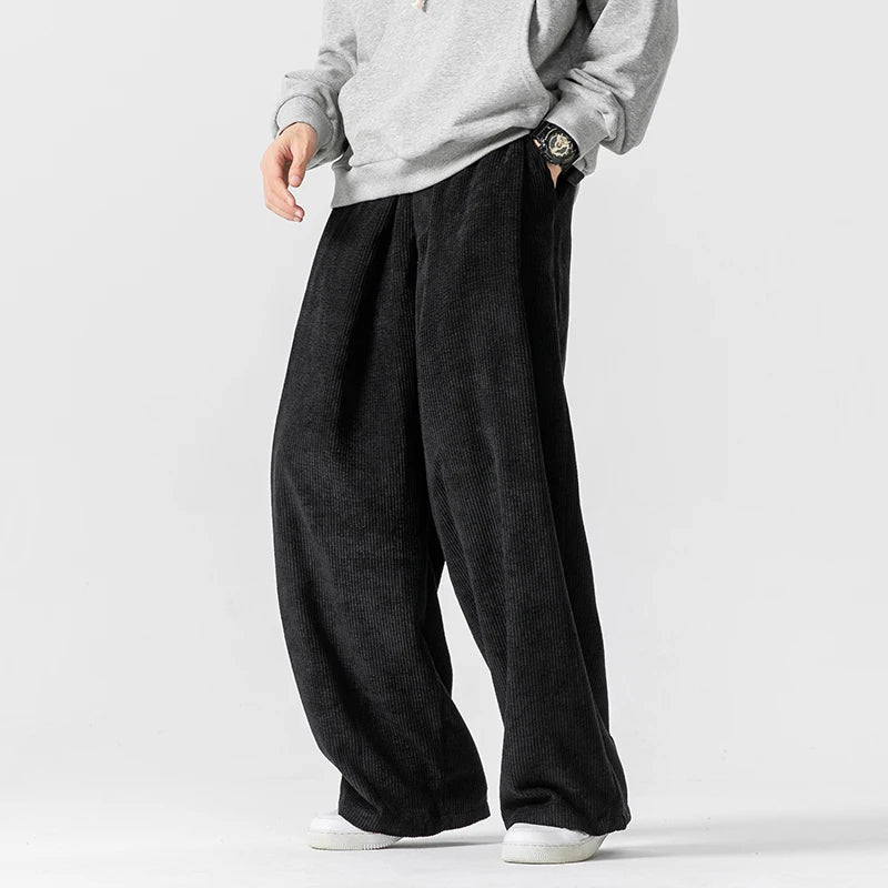 Man showcasing relaxed wide-leg trousers for men, perfect for a casual and effortlessly stylish outfit.