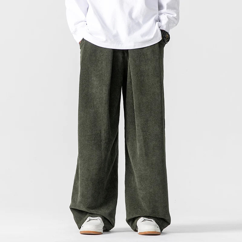 Vintage look men's wide-leg trousers, relaxed fit, drawstring waist, ideal for comfortable casual wear.