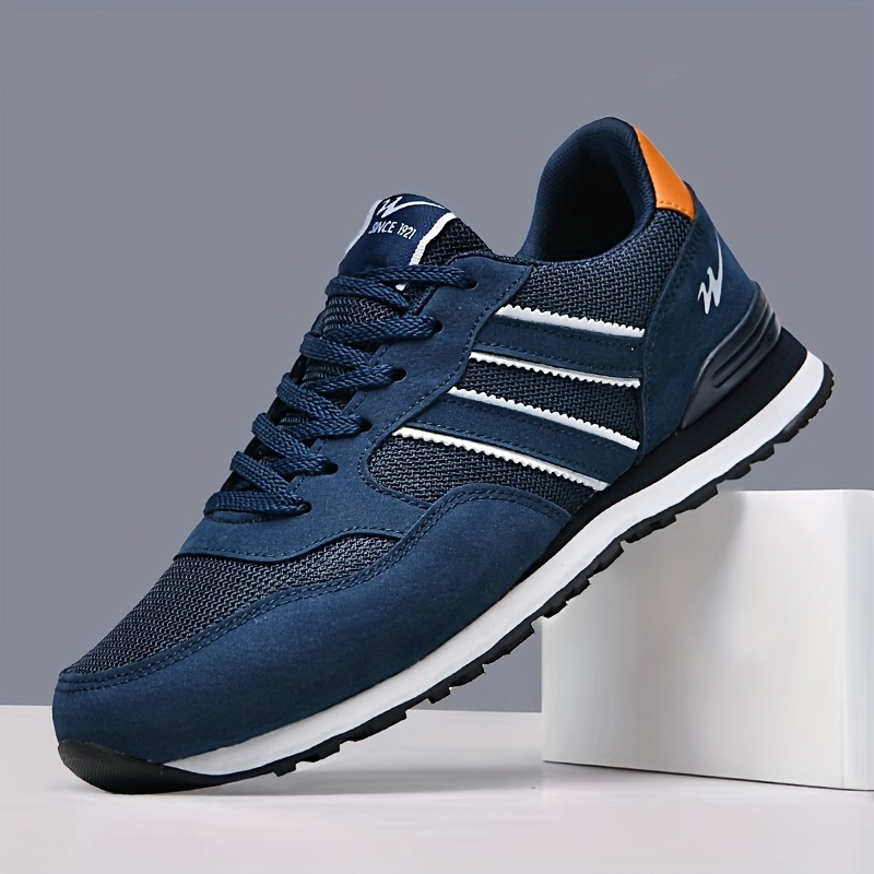Men's retro athletic sneakers with classic style, perfect for comfortable daily wear and fashion.