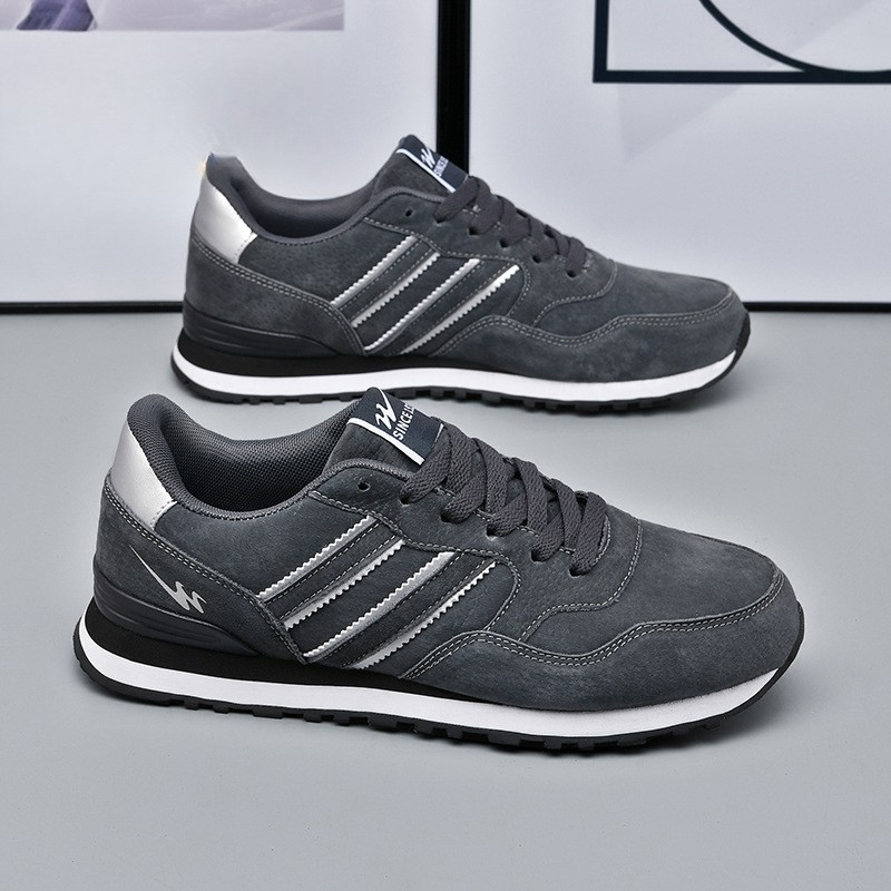 Men's fashion retro shoes, comfortable and lightweight for casual or walking use.