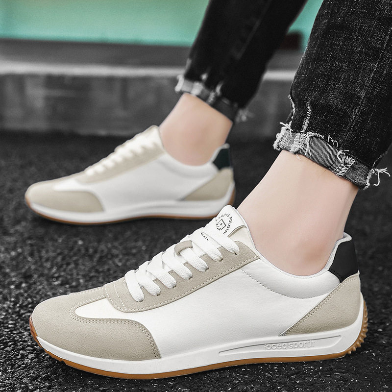 Classic style men's retro sneakers, fashionable & durable for daily wear.
