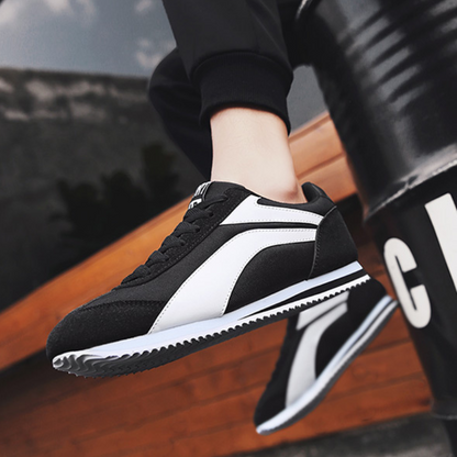 Timeless black men's retro sneakers, offering comfort & classic appeal.