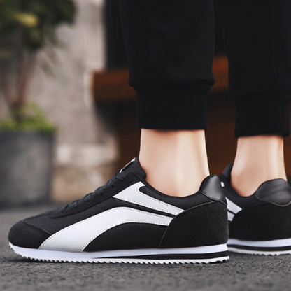Men's white & black retro casual footwear, stylish and comfortable kicks.