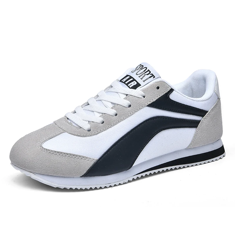 Black men's retro athletic sneakers, ensuring comfort and timeless style.