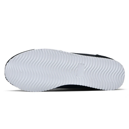 Lightweight men's retro casual shoes, offering all-day comfort & style.