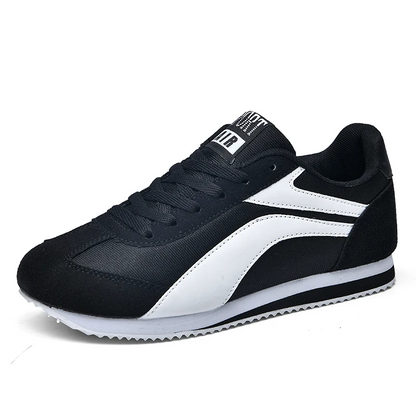 Men's retro black sneakers, versatile and comfortable for daily wear.