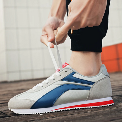 Comfortable black men's retro athletic shoes with a timeless design.