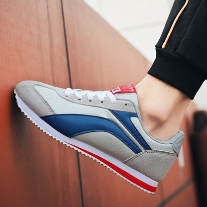 Lightweight men's casual retro sneakers, perfect for all-day comfort.
